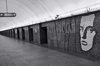 Illustration for article titled Russian Underground Stations Look Even More Stunning In Black and White